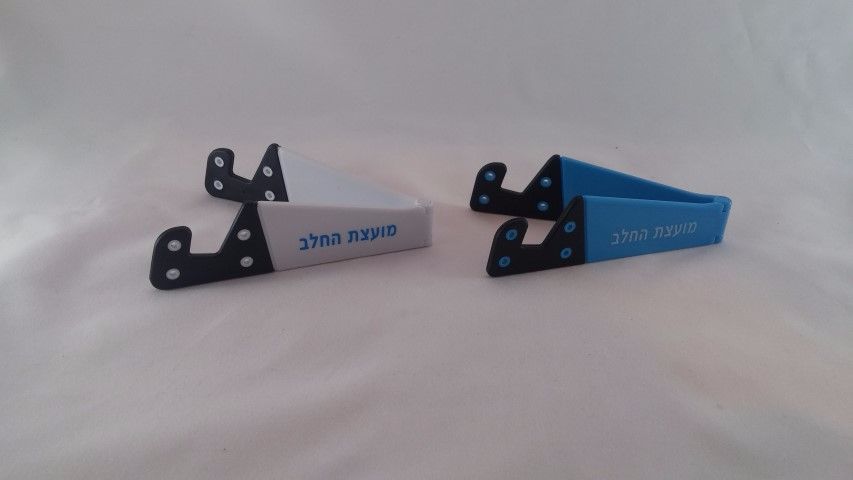 מעמד לטלפון נייד עם לוגו