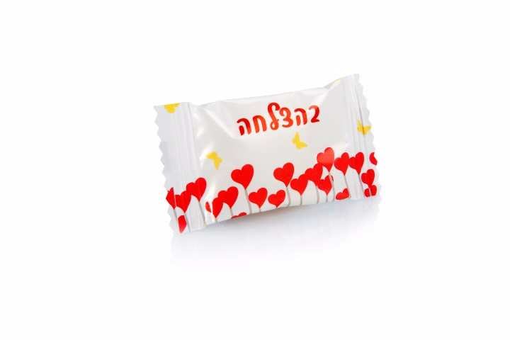 סוכריות באריזה אישית עם כיתוב ולוגו