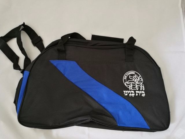 תיק ספורט ממותג עם לוגו לפרסום
