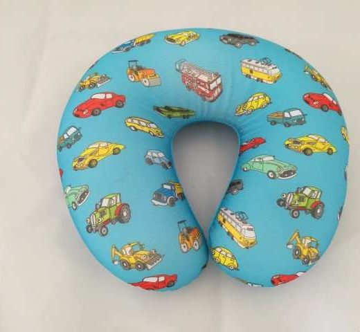 כרית צוואר ממותגת לנסיעות