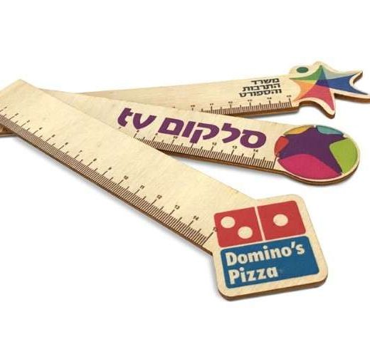 סרגל עץ בחיתוך צורני לפי לוגו