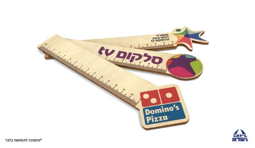סרגל עץ בחיתוך צורני לפי לוגו