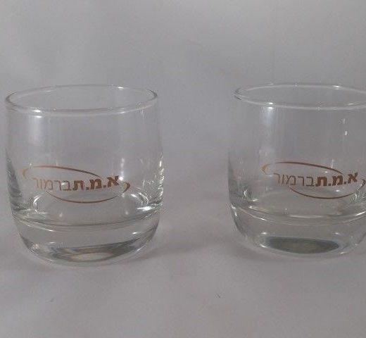 פרסום לוגו על כוסות ויסקי