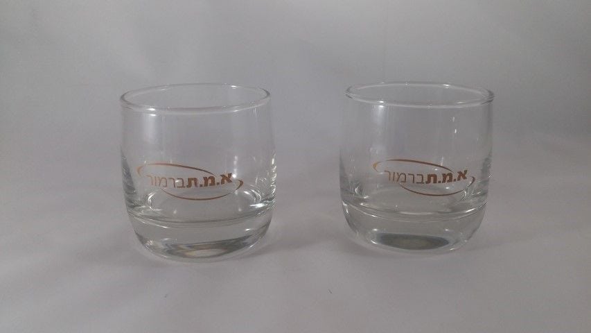 פרסום לוגו על כוסות ויסקי