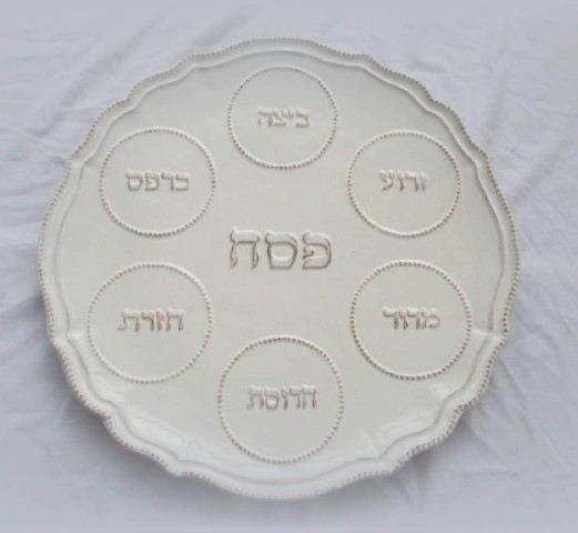 קערת ליל הסדר ממותגת עם לוגו