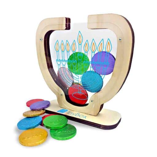 קופת חנוכייה ממותגת עם לוגו